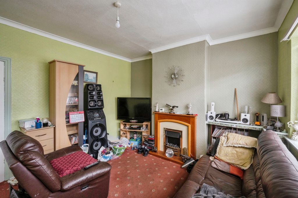 Property photo 2 of 17