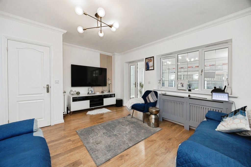 Property photo 3 of 17