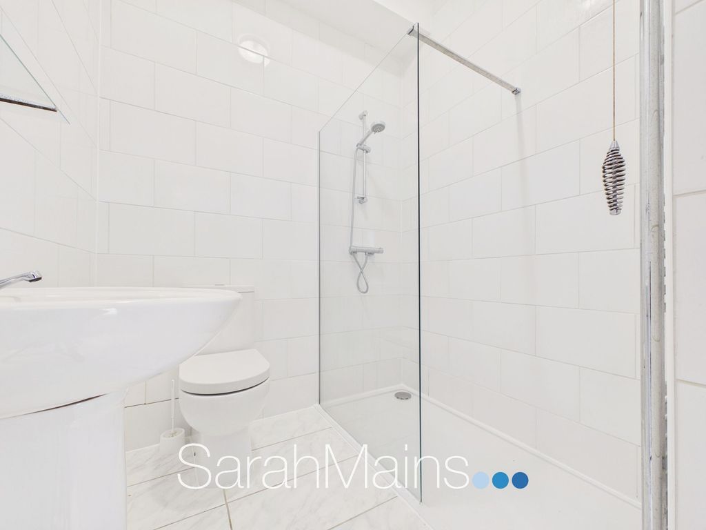 Property photo 2 of 12 Bathroom