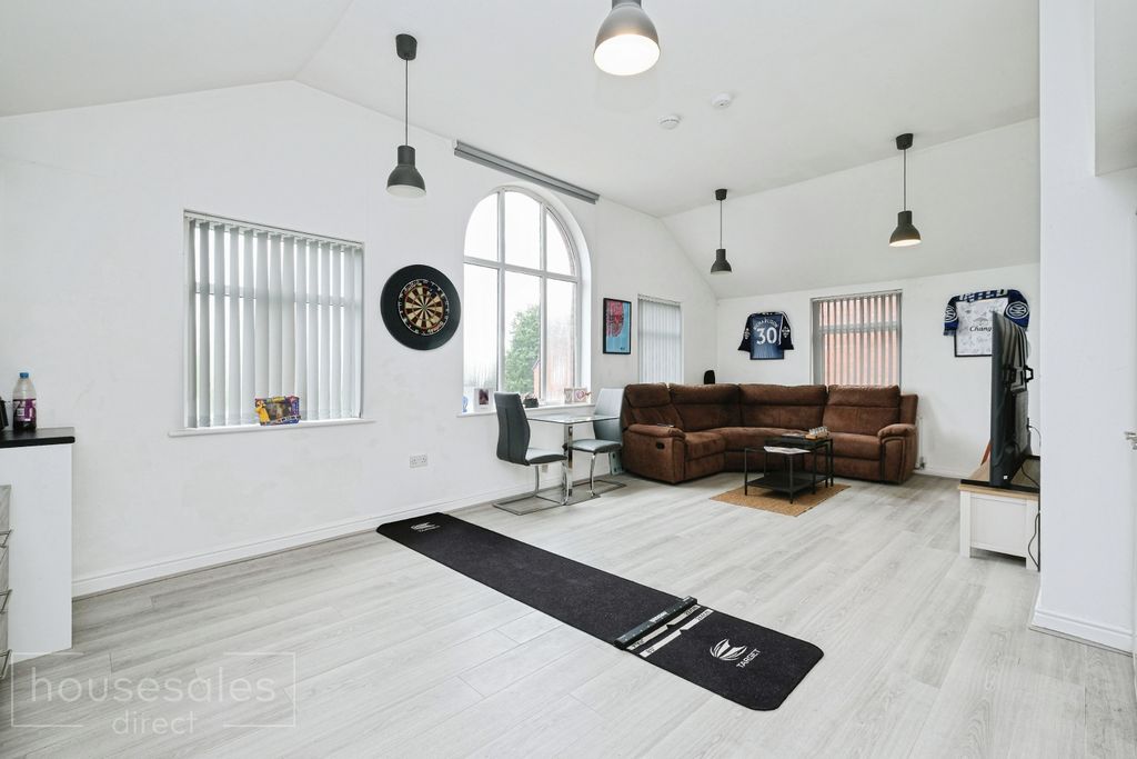 Property photo 2 of 30
