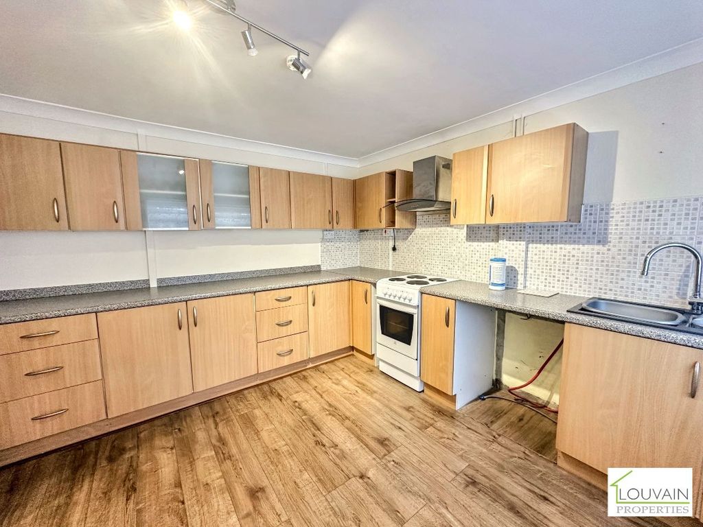 Property photo 3 of 26