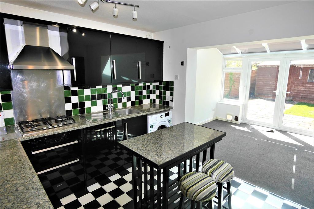 Property photo 2 of 9