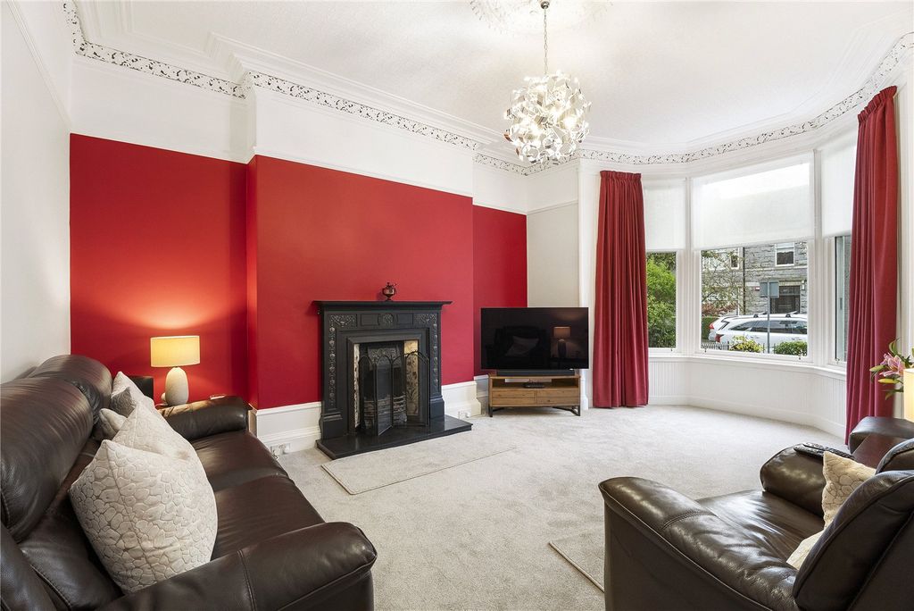 Property photo 2 of 21 Desswood Place