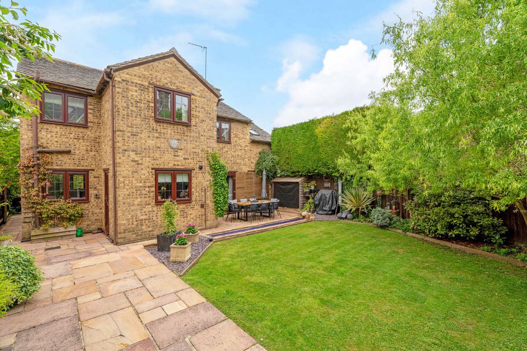 Property photo 2 of 35
