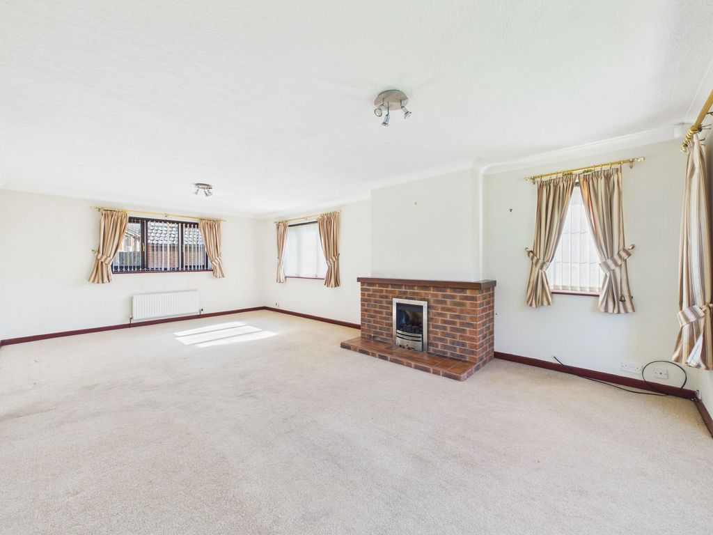 Property photo 3 of 18 Lounge/Dining Room