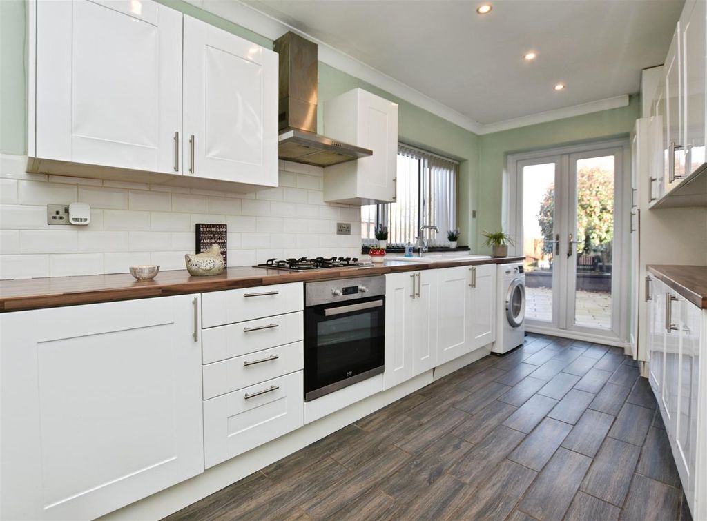 Property photo 3 of 21 d9E9Bbdc-Kitcchen 20Bb.Jpg