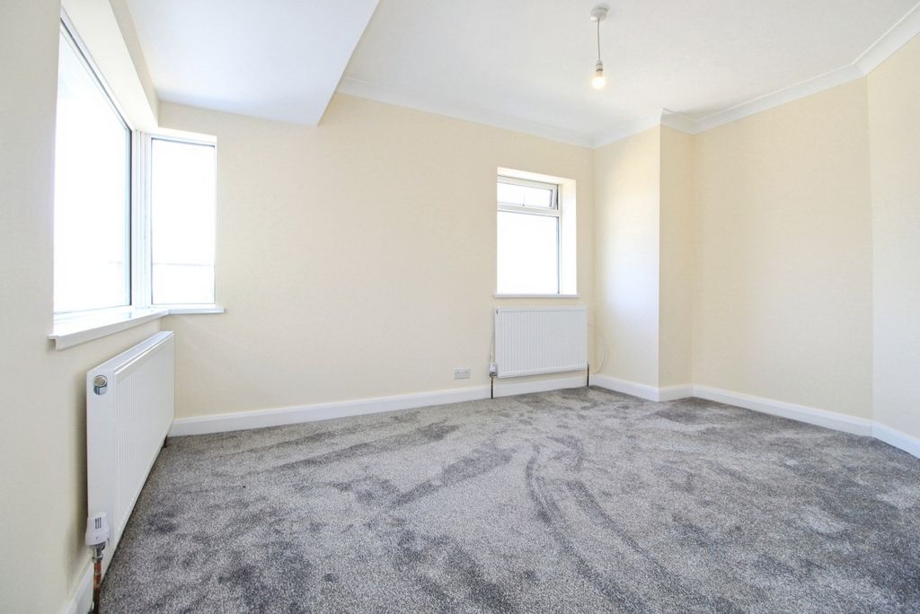 Property photo 1 of 13 Two Bedroom 1st Floor Flat To Rent