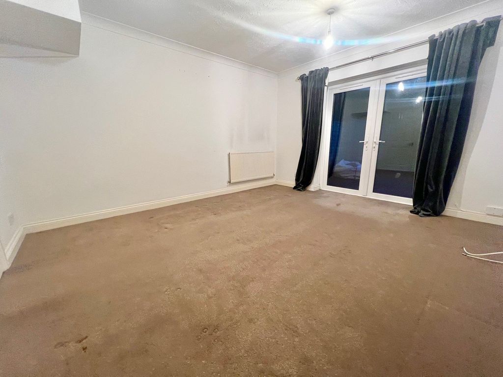 Property photo 3 of 7 Picture No. 12