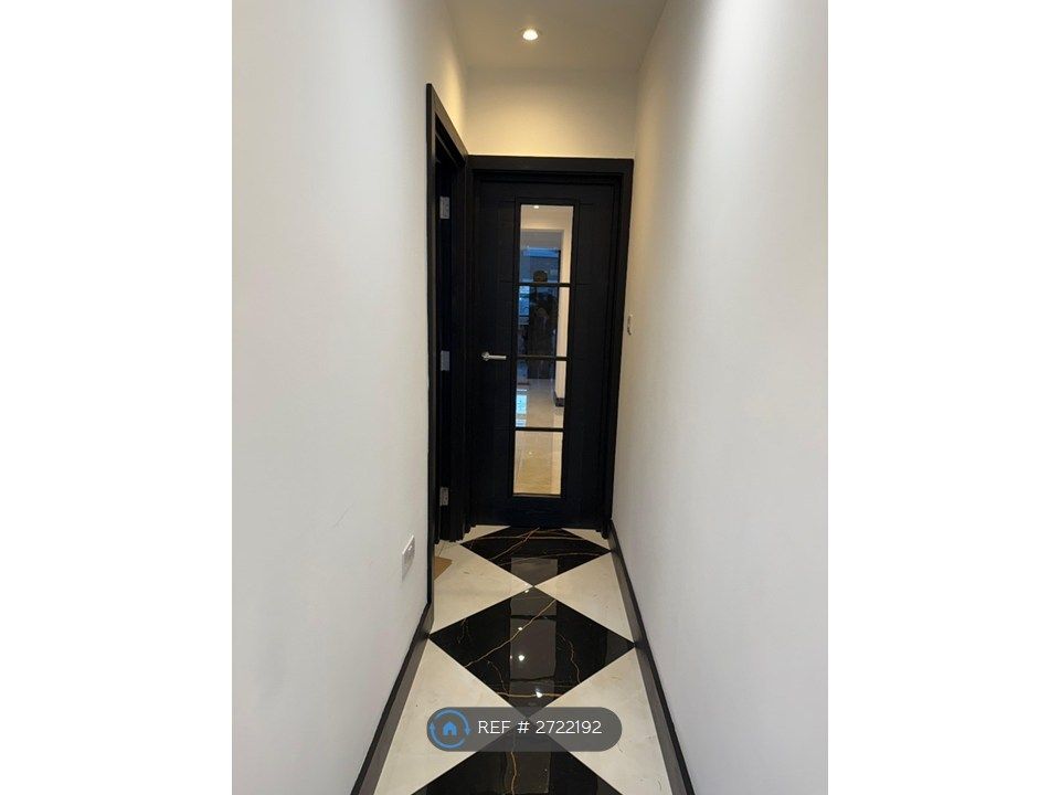 Property photo 2 of 27