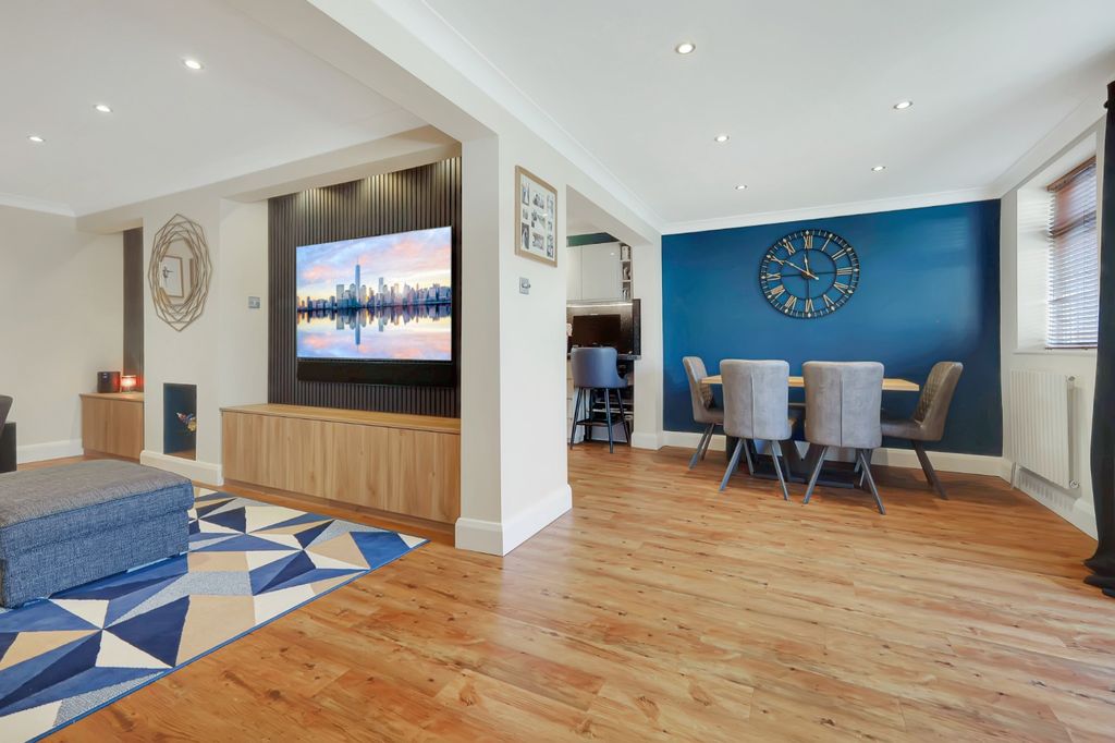 Property photo 3 of 19 4847086