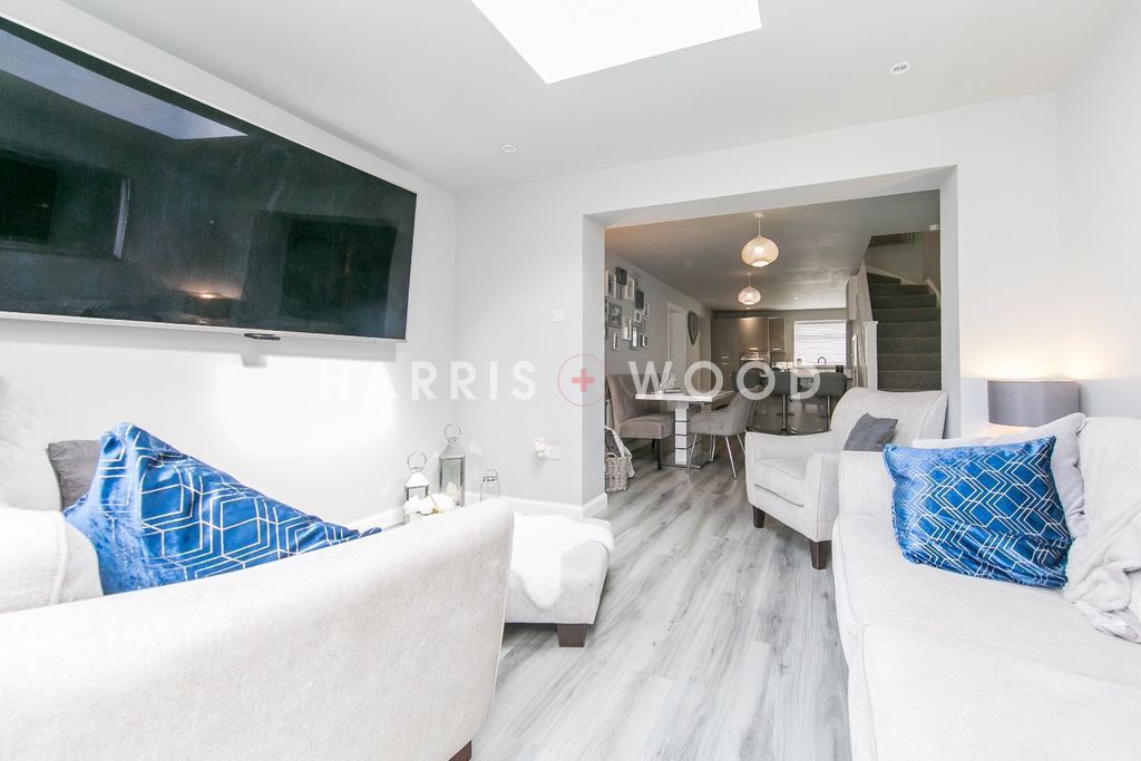 Property photo 3 of 13 3928356