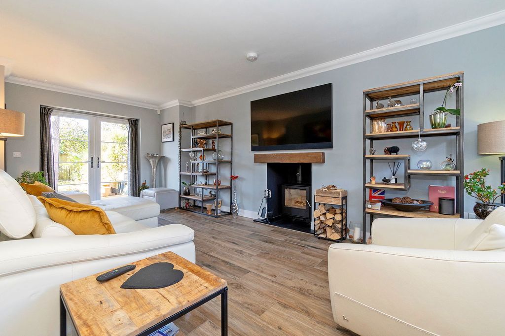 Property photo 3 of 19