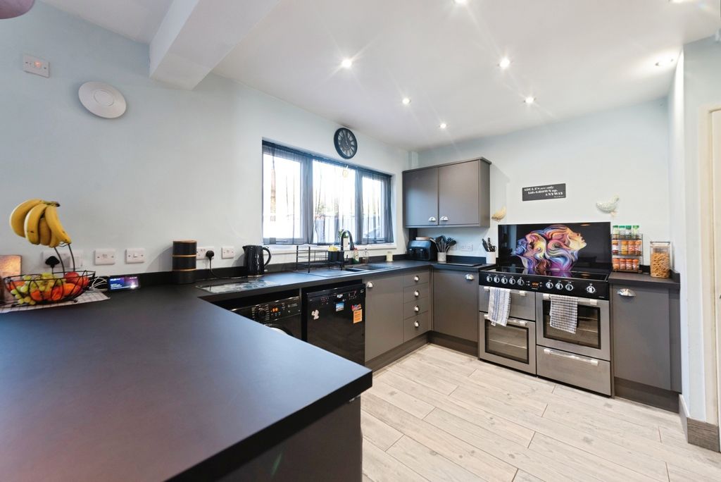 Property photo 3 of 16 Photo