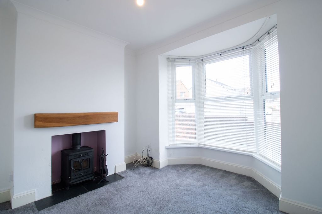 Property photo 2 of 33