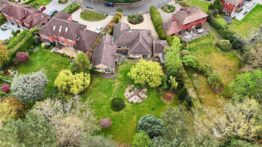 Additional image 27 of 4 bed bungalow for saleArdwell Close, Crowthorne, Berkshire RG45