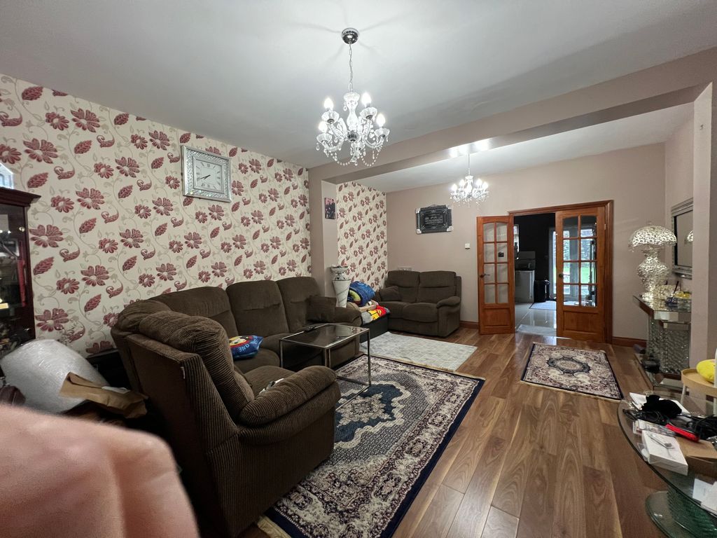 Property photo 2 of 28