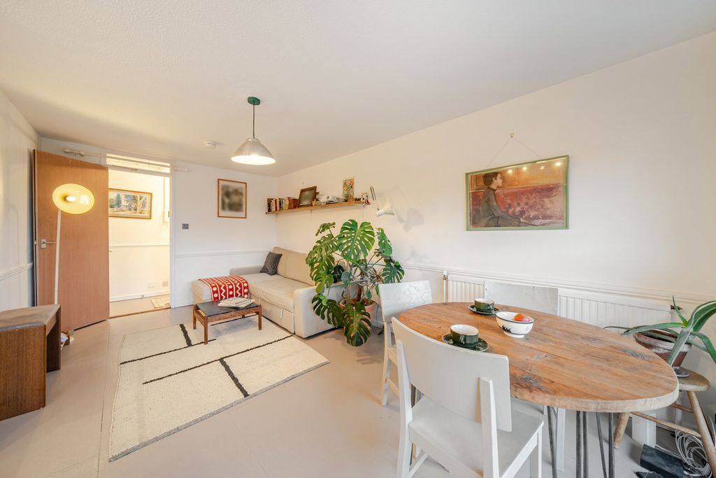 Property photo 3 of 24 1404830-19-698482...