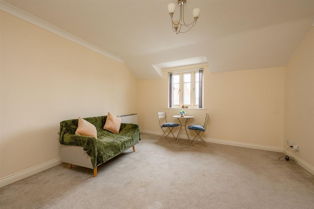 Property photo 2 of 13 Lounge