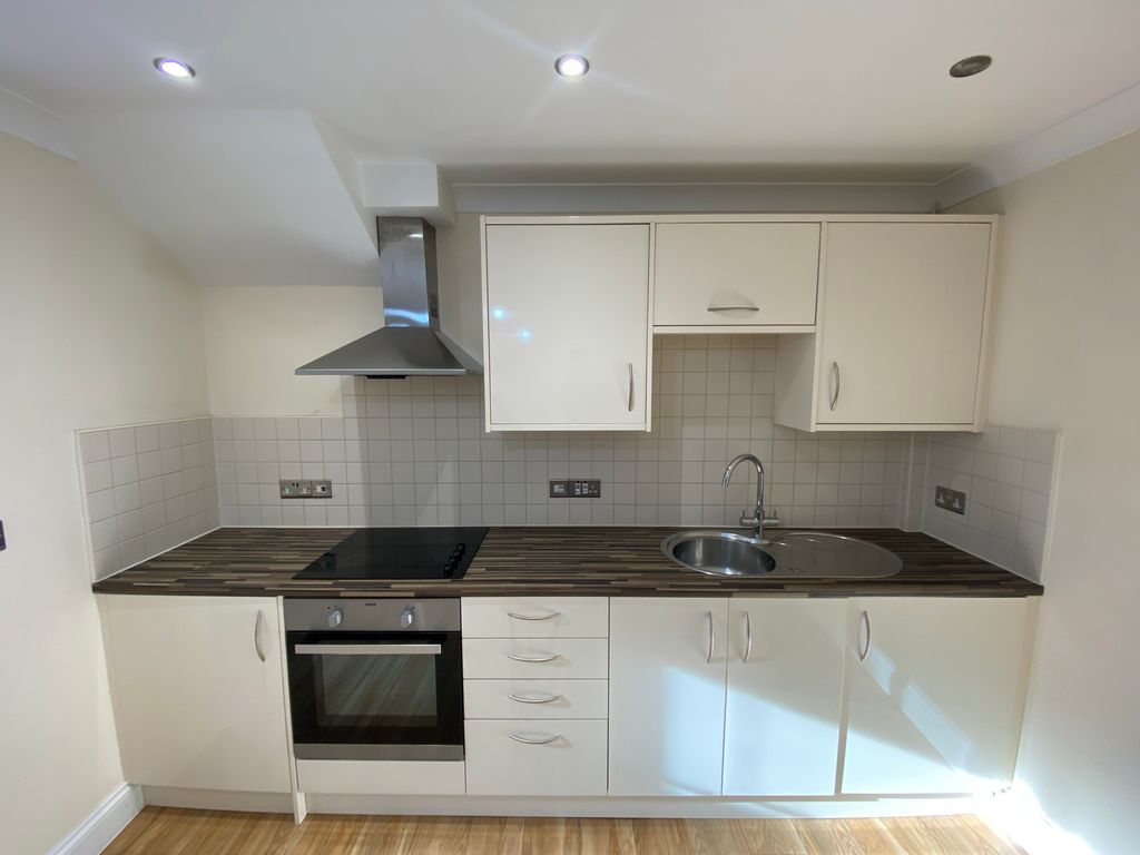 Property photo 3 of 8 Kitchen