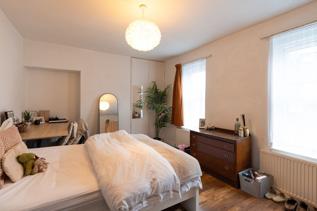 Property photo 1 of 15 Bedroom