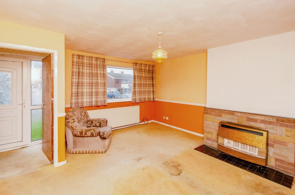 Property photo 3 of 17 Lounge