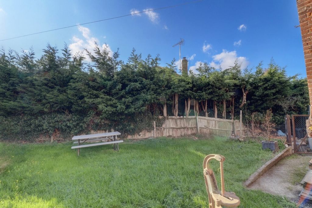 Property photo 2 of 9 Picture No. 13