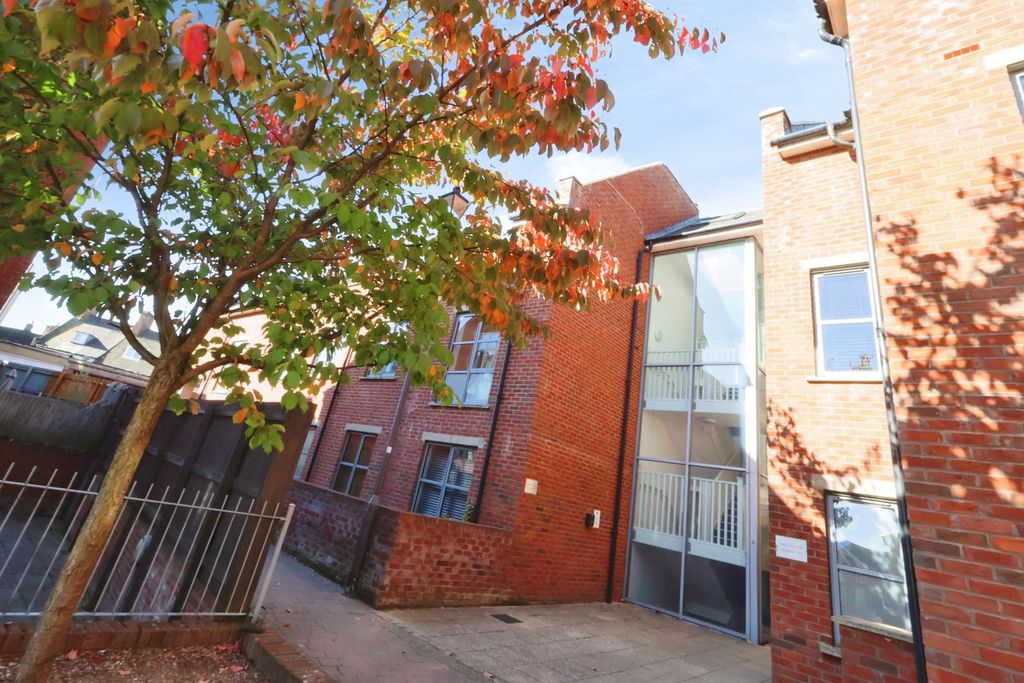 Property photo 1 of 33