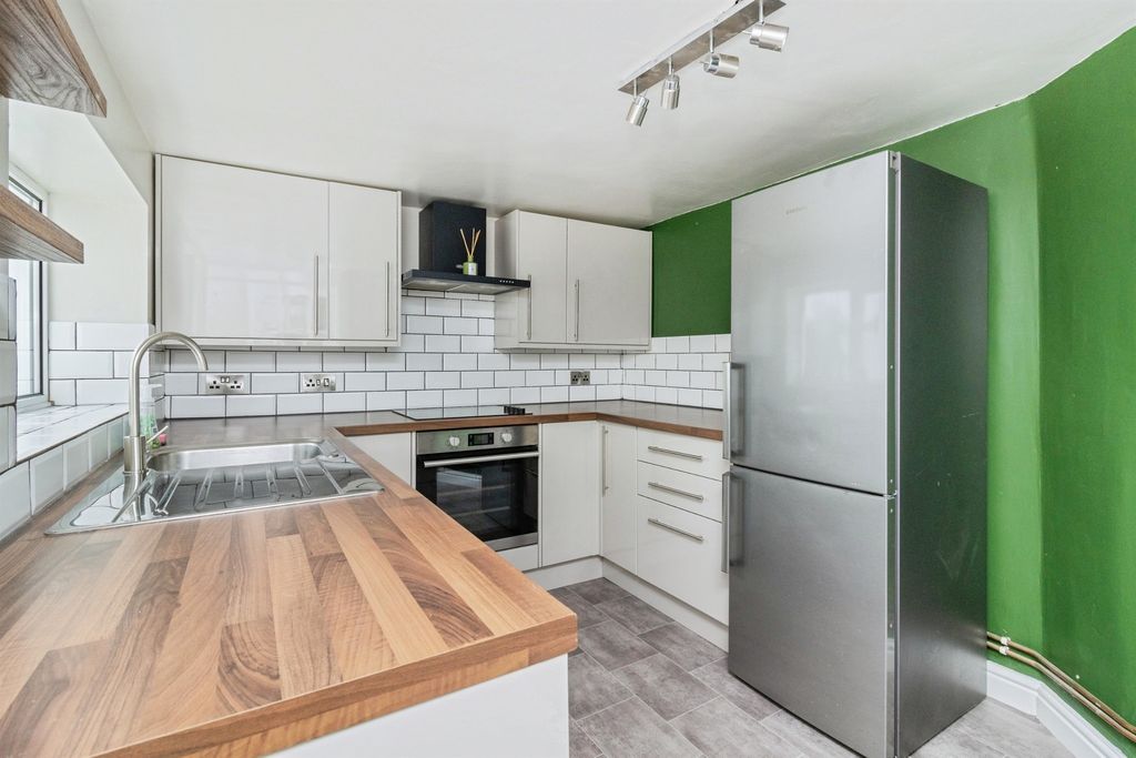 Property photo 2 of 17