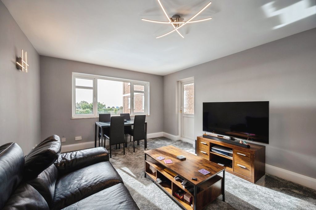 Property photo 3 of 15 Pbox-Img.Jpg