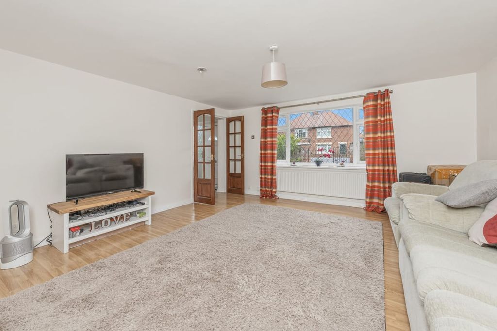 Property photo 3 of 36