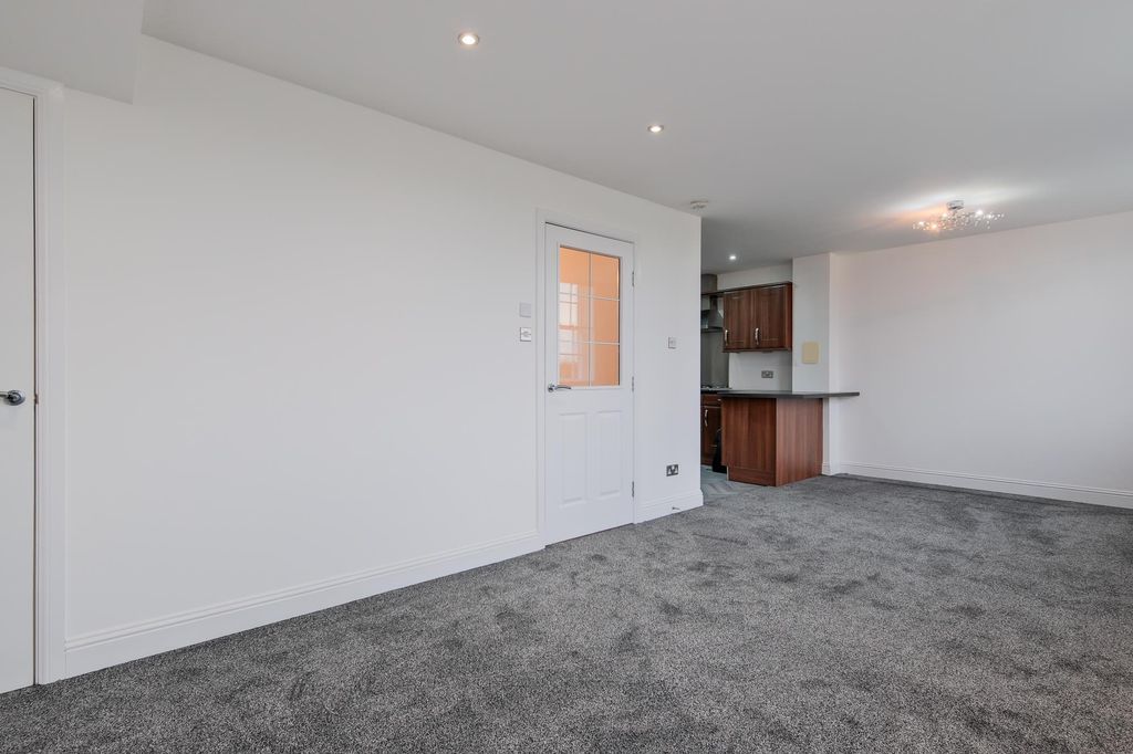 Property photo 2 of 41