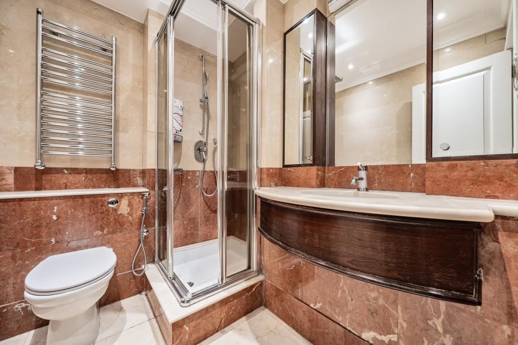 Property photo 3 of 31 Bathroom