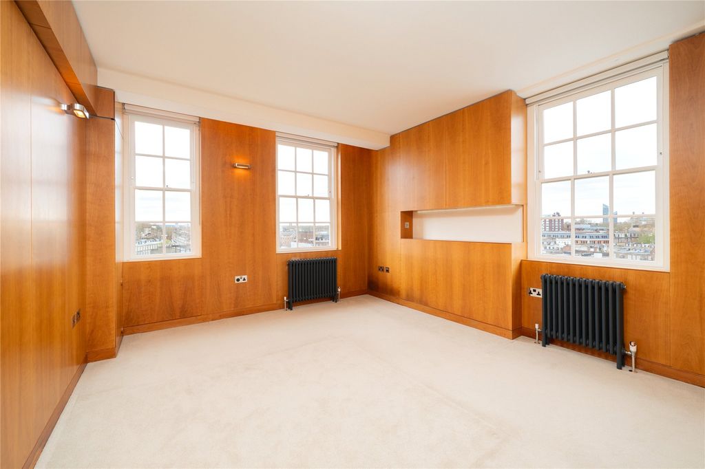 Property photo 3 of 16 Principal Bedroom