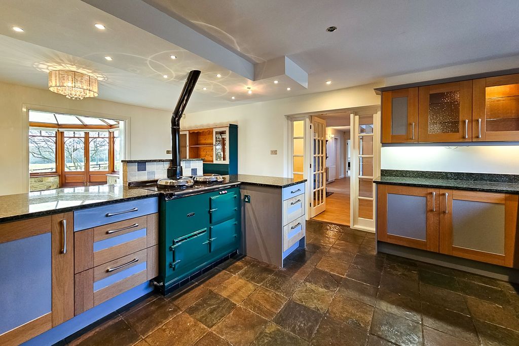 Property photo 2 of 50