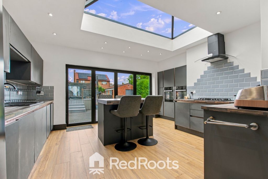 Property photo 3 of 37 4927373