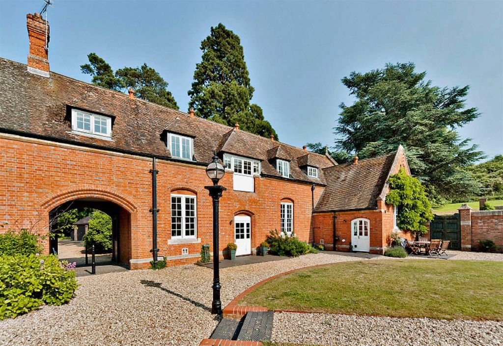 Property photo 1 of 26