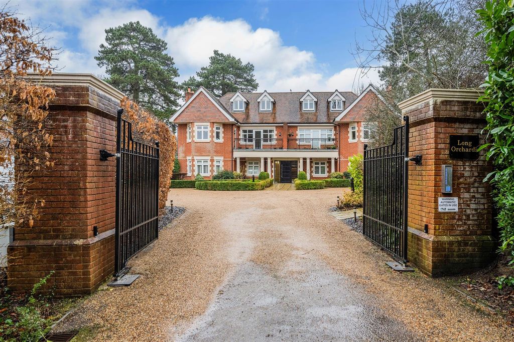 Property photo 1 of 30 Long Orchards (9).Jpg