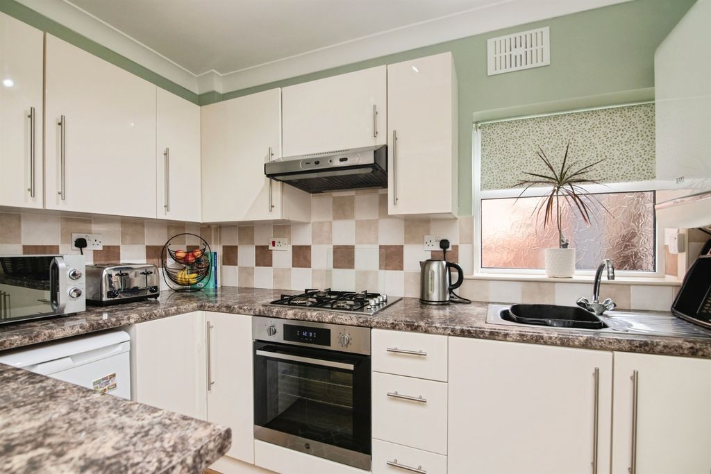 Property photo 3 of 20