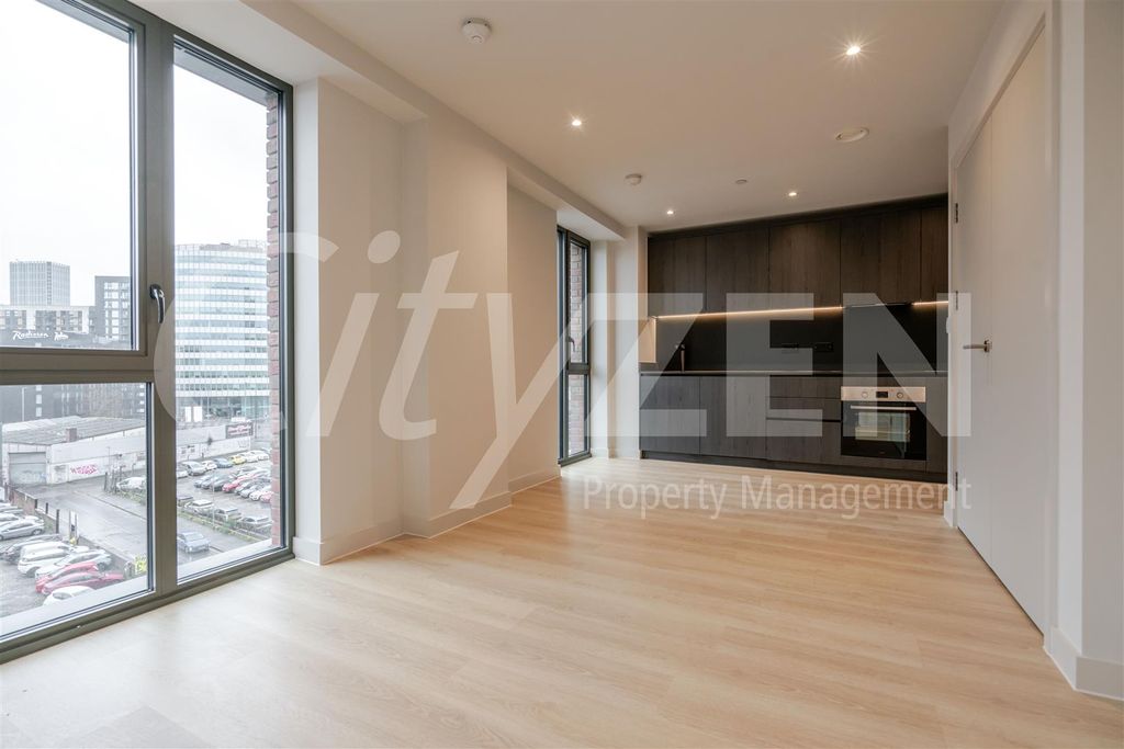 Property photo 2 of 18 Reception