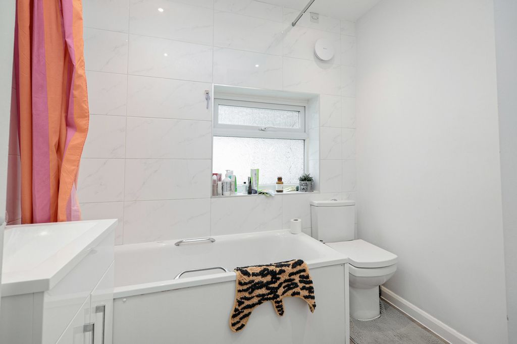 Property photo 3 of 11 Pbox-Img.Jpg