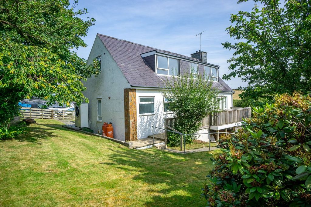 Property photo 1 of 28