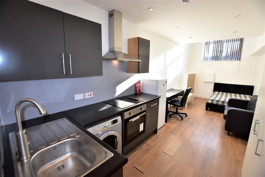 Property photo 1 of 7 Kitchen