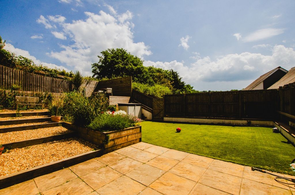 Property photo 2 of 14 9 Dymond Court Bodmin 01208 74182-3