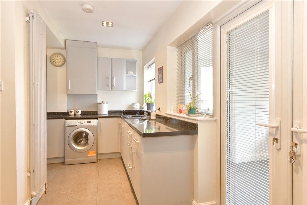 Property photo 3 of 12 Kitchen