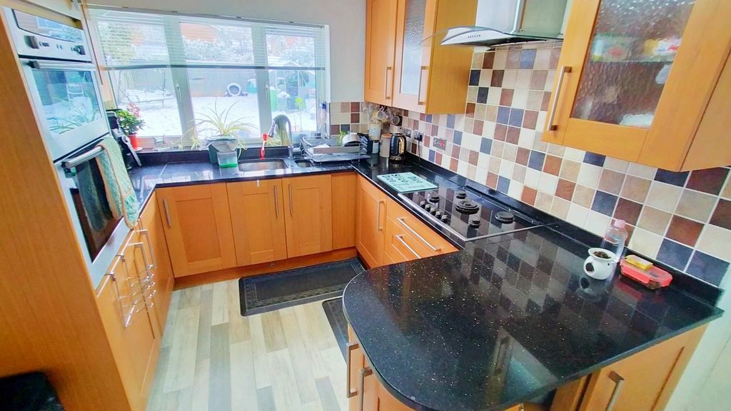 Property photo 3 of 17 Image