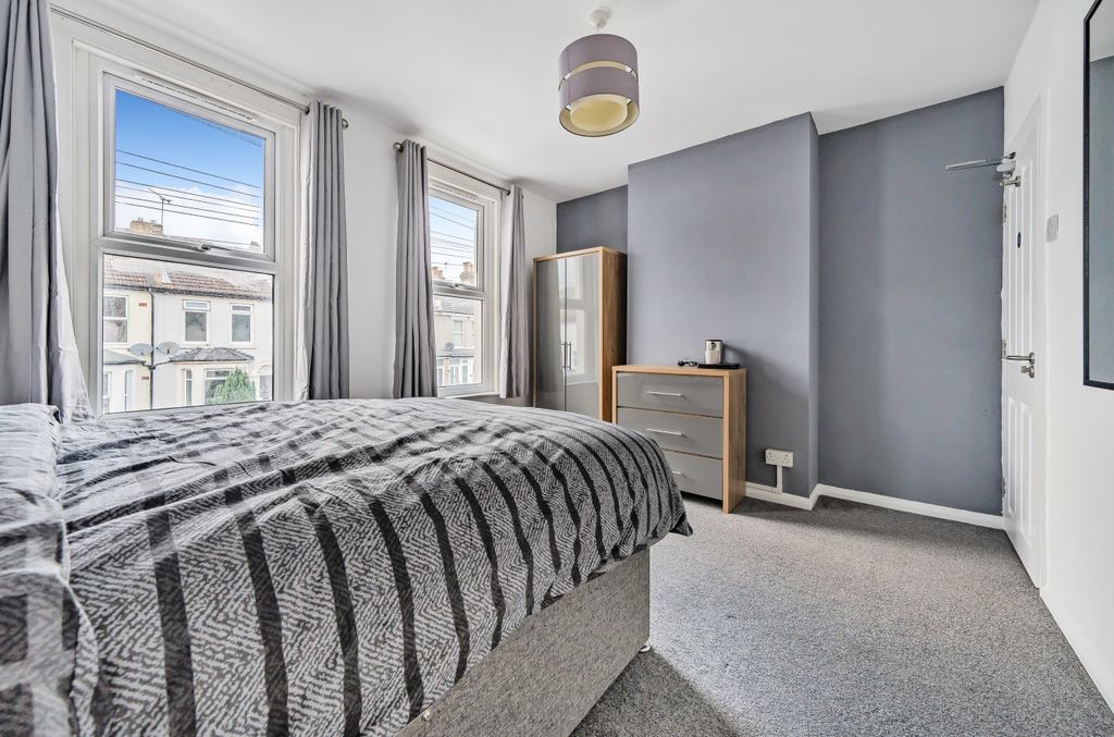 Property photo 2 of 11 Bedroom