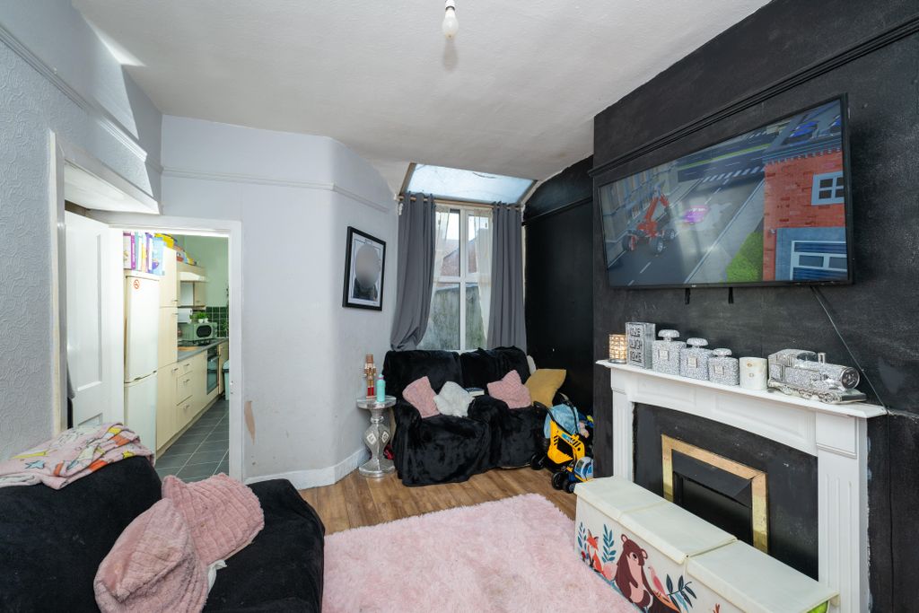 Property photo 2 of 22