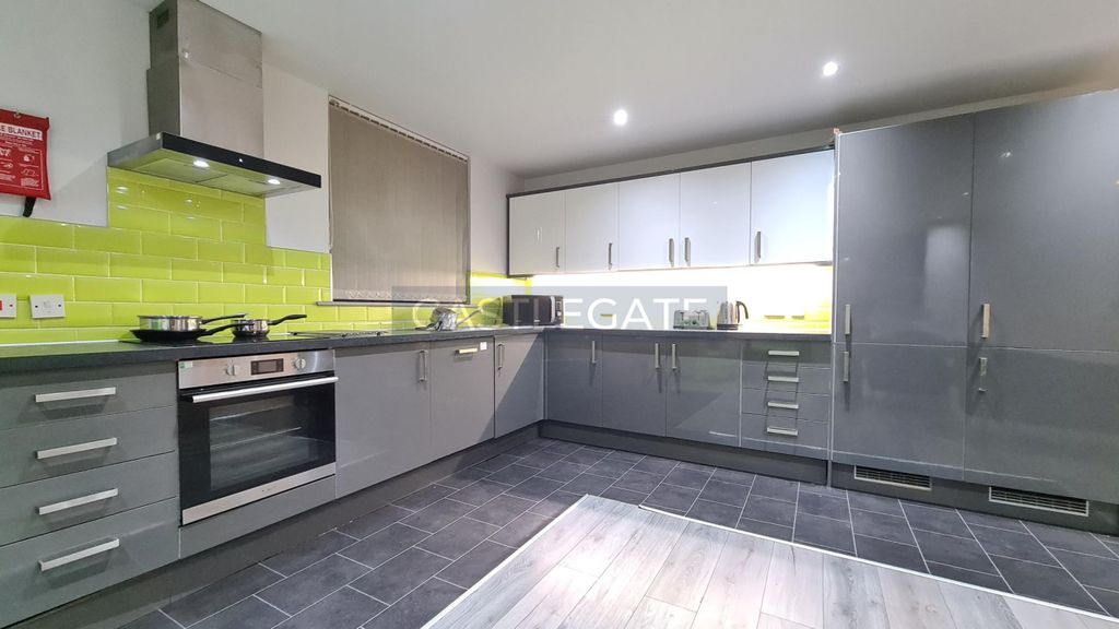 Property photo 3 of 13 Flat 2, Dundas Works, 15-17 Dundas Street, Huddersfield, HD1 2He (4)