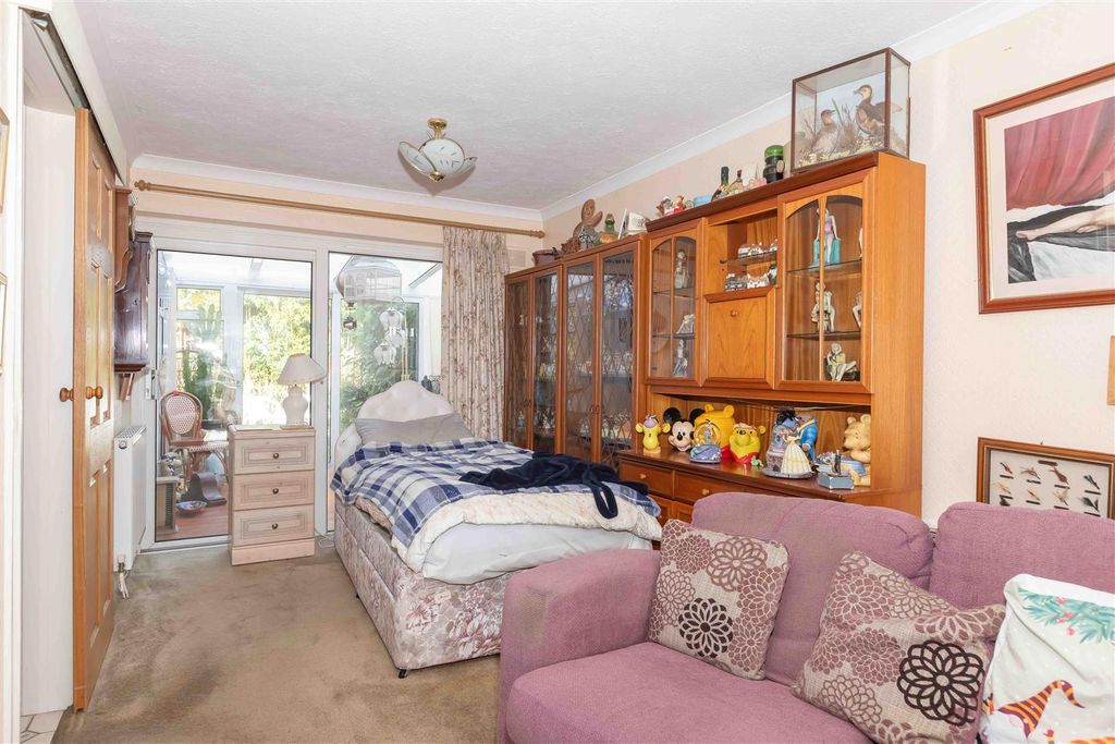 Property photo 3 of 12 Rusper Rd South_11.Jpg