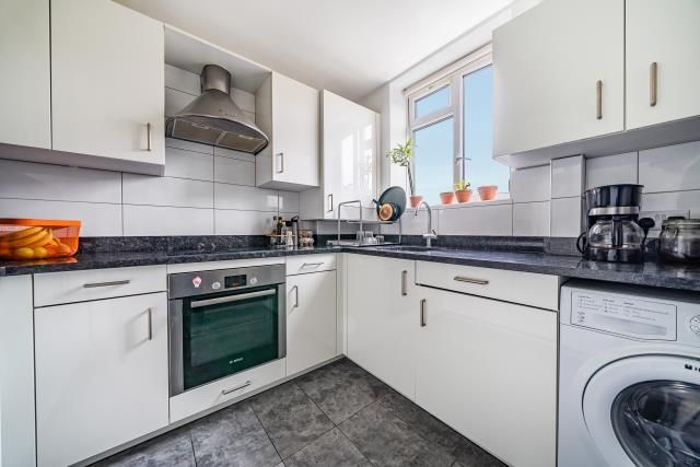 Property photo 3 of 11 Kitchen